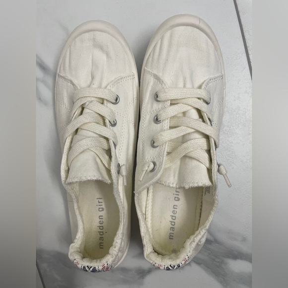 Madden Girl White Lace-Up Sneakers with Patterned Heel Size 9 - Picture 11 of 13